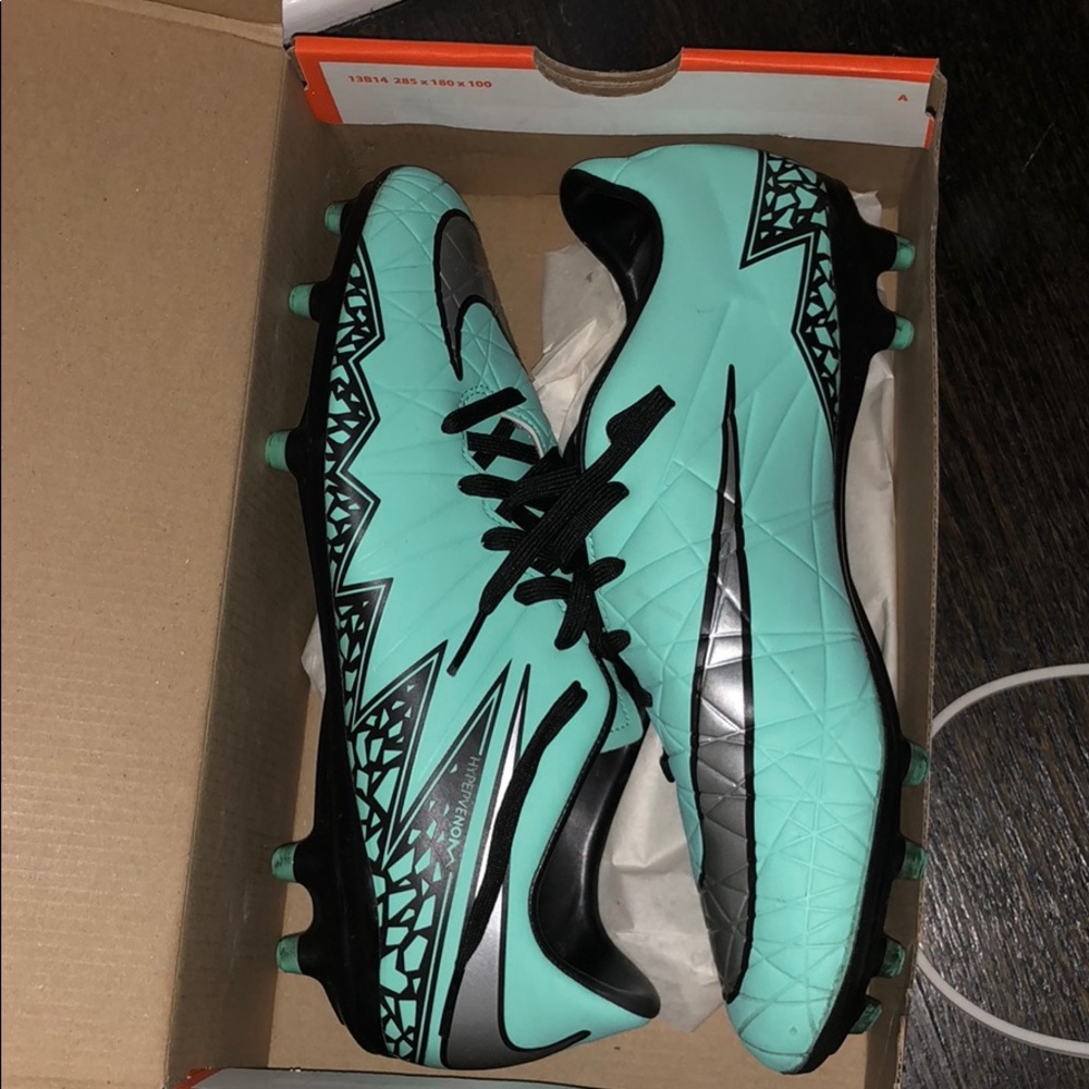 Soccer cleats